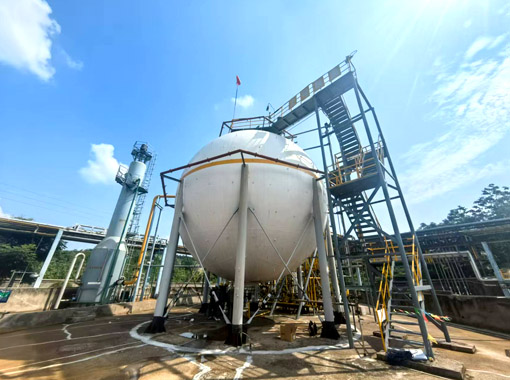 外貼式液位計測量液氨球罐